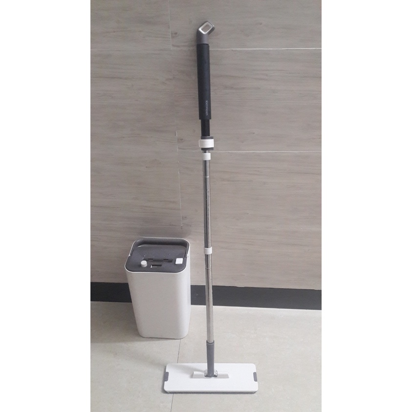 Bộ Cây Lau Nhà Vắt Thẳng SQUEEZE FLAT MOP Lock&Lock - ETM471