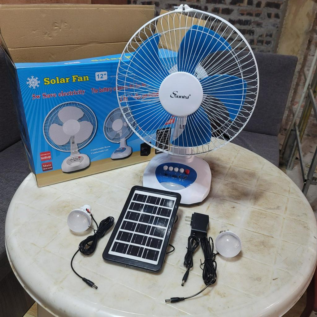 Quạt Tích Điện Để Bàn 12 Inc Vừa Sạc Bằng Năng Lượng Mặt Trời Vừa Sạc Bằng Điện Lưới Tặng Kèm 2 Bóng Đèn
