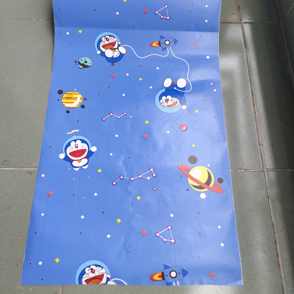 Giấy dán tường ĐÔ RÊ MON VŨ TRỤ khổ 45cm keo sẵn (giá 1m dài)