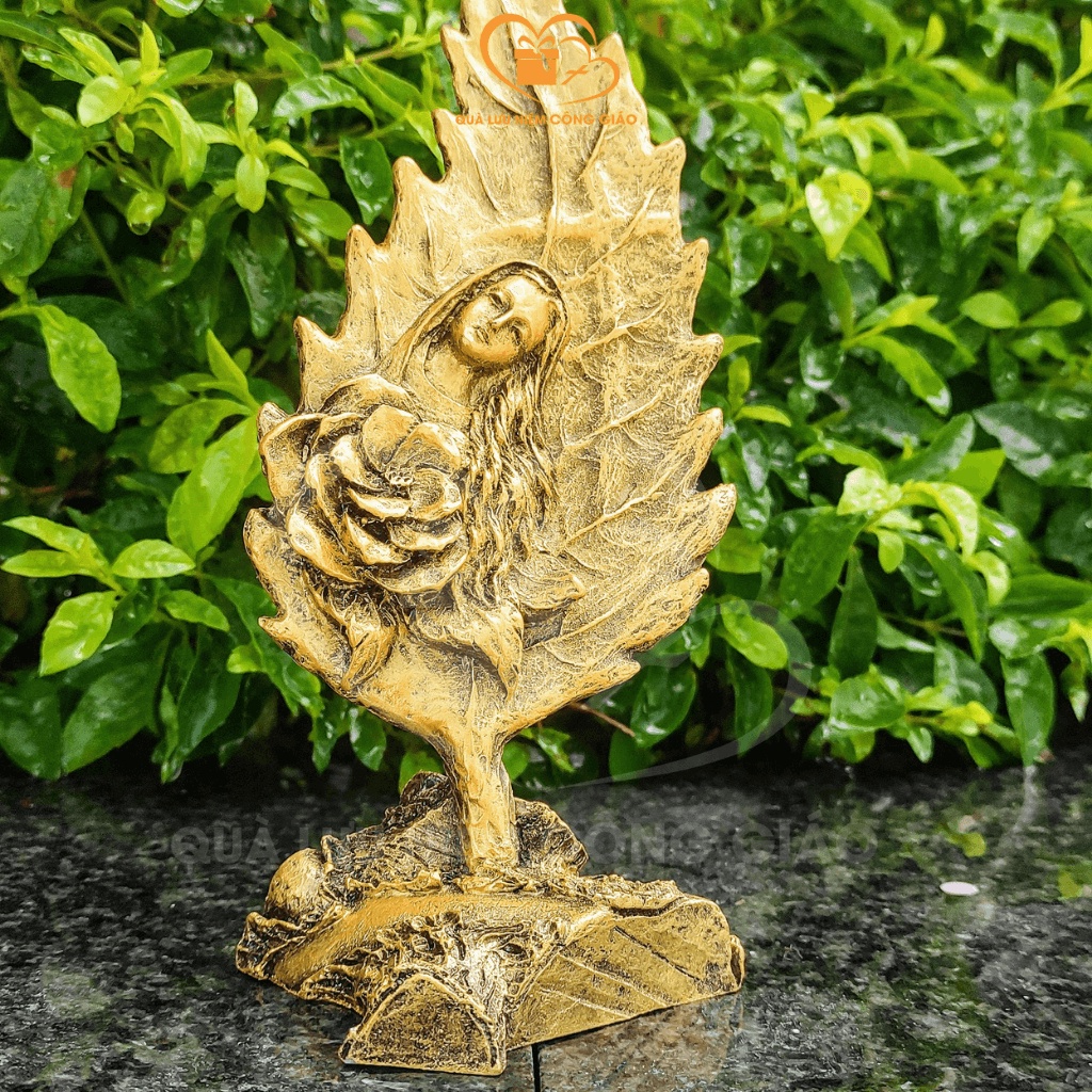Tượng Đức Mẹ trên lá cây để bàn Quà Lưu Niệm Công Giáo