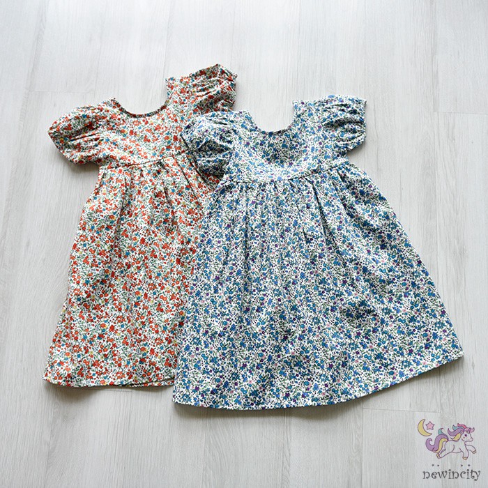 Đầm hoa hở lưng cho bé gái