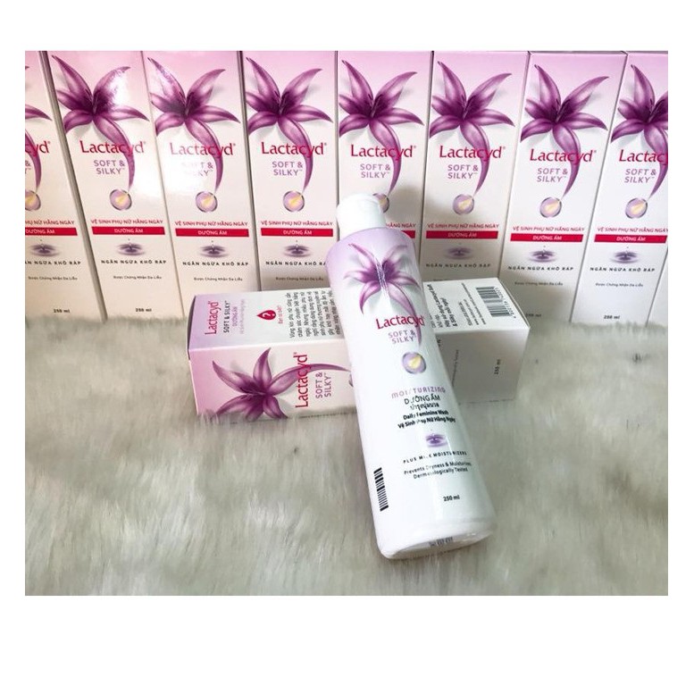 Dung Dịch Vệ Sinh Nữ Lactacyd Soft &amp; Silky (250ml)