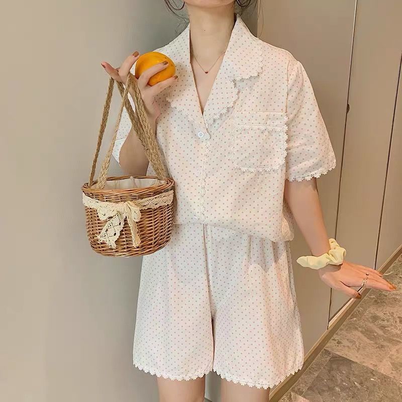 Bộ đồ ngủ ngắn tay họa tiết chấm bi phối ren xinh xắn