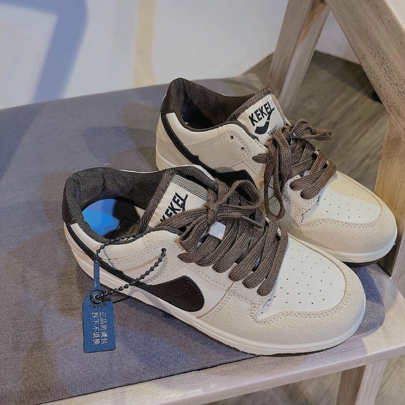 Giày thể thao nữ .