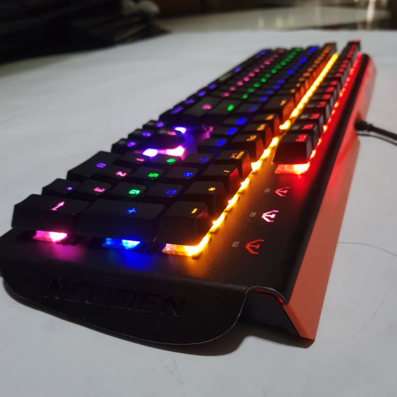 Bàn phím cơ newmen GM368 hàng thanh lý còn tốt