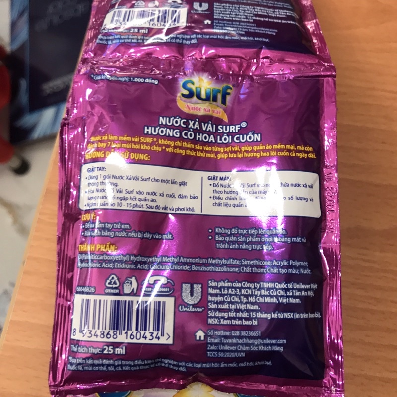 1 dây nước xả vải Surf hương lôi cuốn (10 gói x25ml)