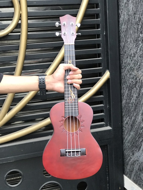 Đàn Ukulele Gỗ (size concert) kích thước 24inch giá rẻ.