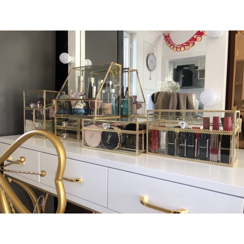 Tủ đựng mỹ phẩm - nước hoa viền gold