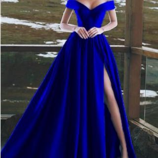 Đầm dạ hội xòe trễ vai xẻ tà