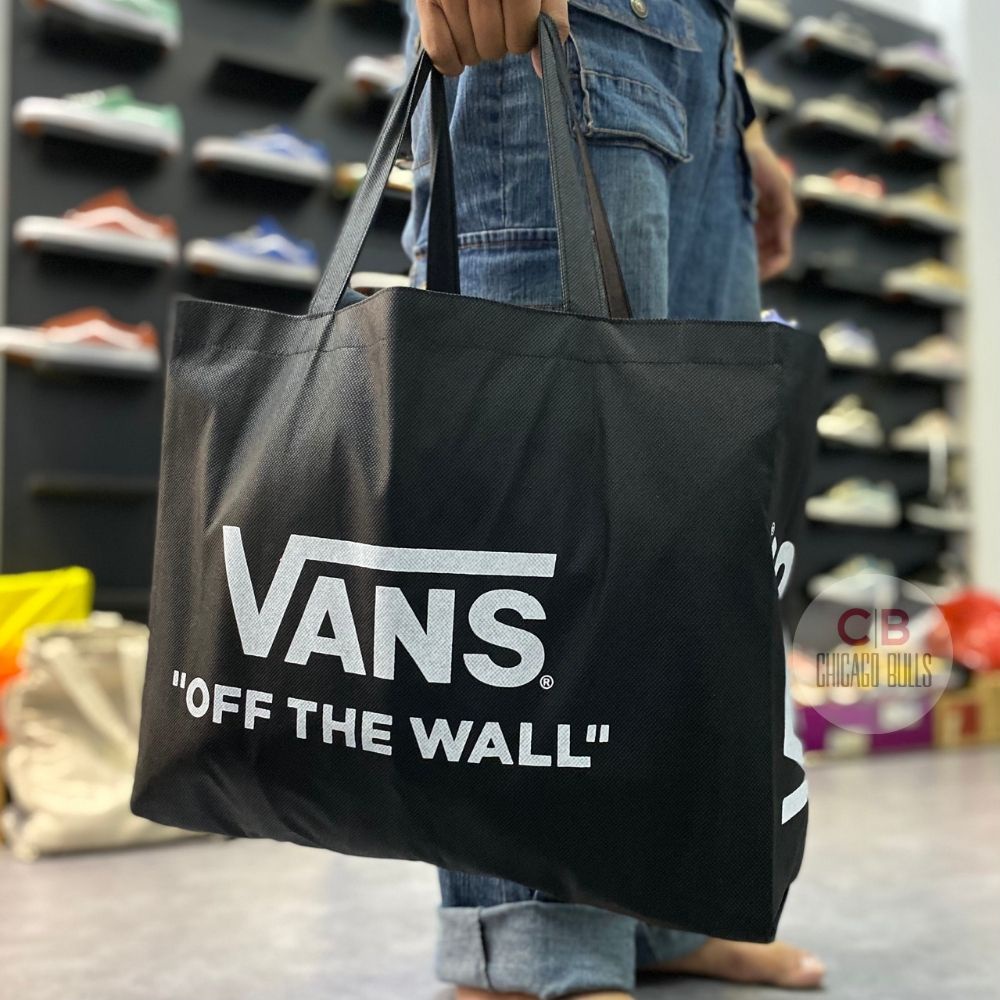 (𝗖𝗵𝗶́𝗻𝗵 𝗵𝗮̃𝗻𝗴 - Chicago Bulls) Túi Vải Tote Vans - Season 2022