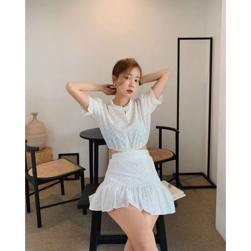 Set xô trắng đục lỗ áo tay phồng + chân váy xòe