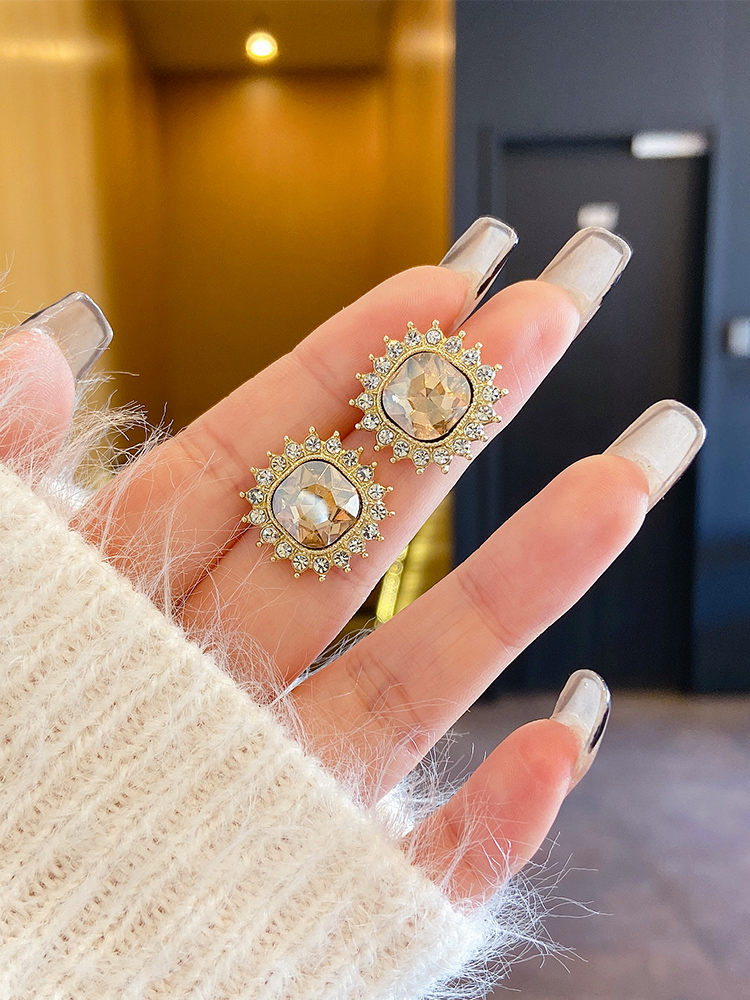 Bông Tai Hình Vuông Đính Đá Zircon Sang Trọng