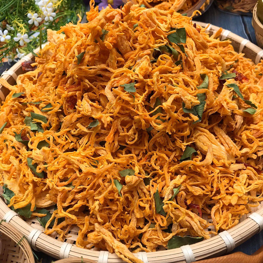 Khô gà lá chanh 300g thơm ngon, gà khô cay nhẹ giá rẻ chuẩn vị Sài Gòn - Ăn vặt nhà Cốm
