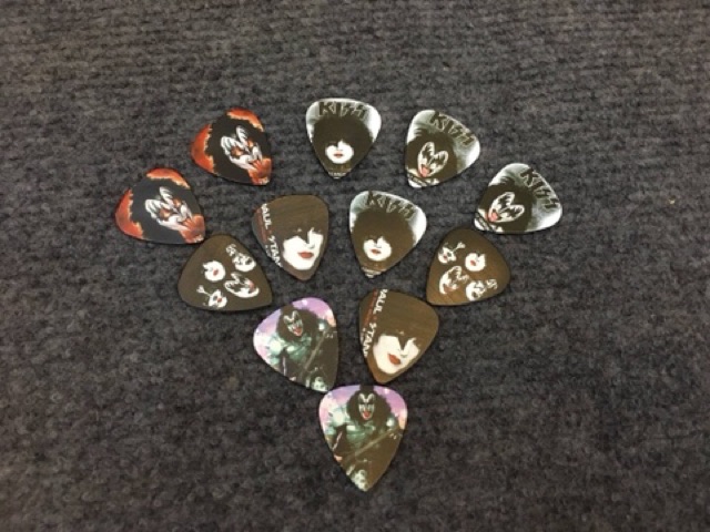 Set pick guitar 12 cái xinh xắn