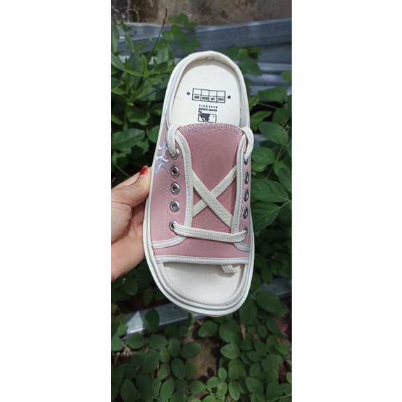 sục hở mũi thêu chữ hotren2022