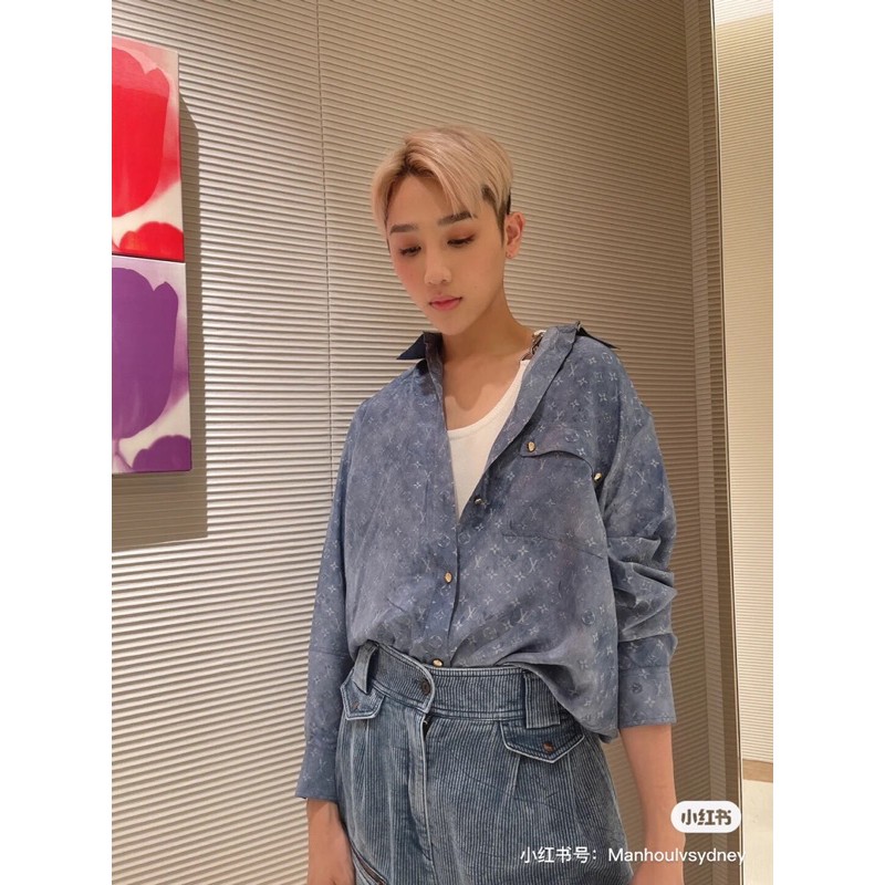 Áo sơ mi dài tay vải denim bò in hoạ tiết nam nữ đều mặc được louis vuitton LV