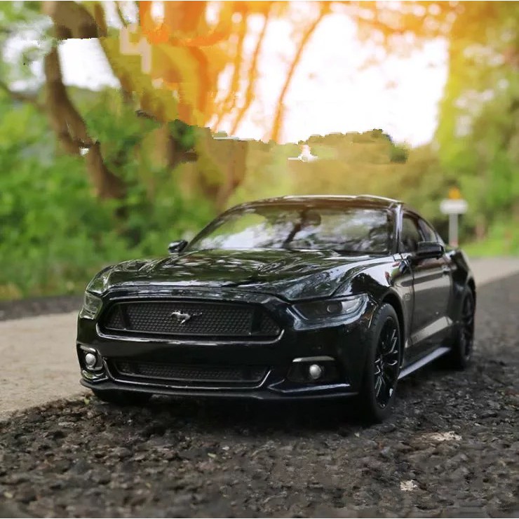 Mô hình xe 2015 Ford Mustang GT 1:24 Welly