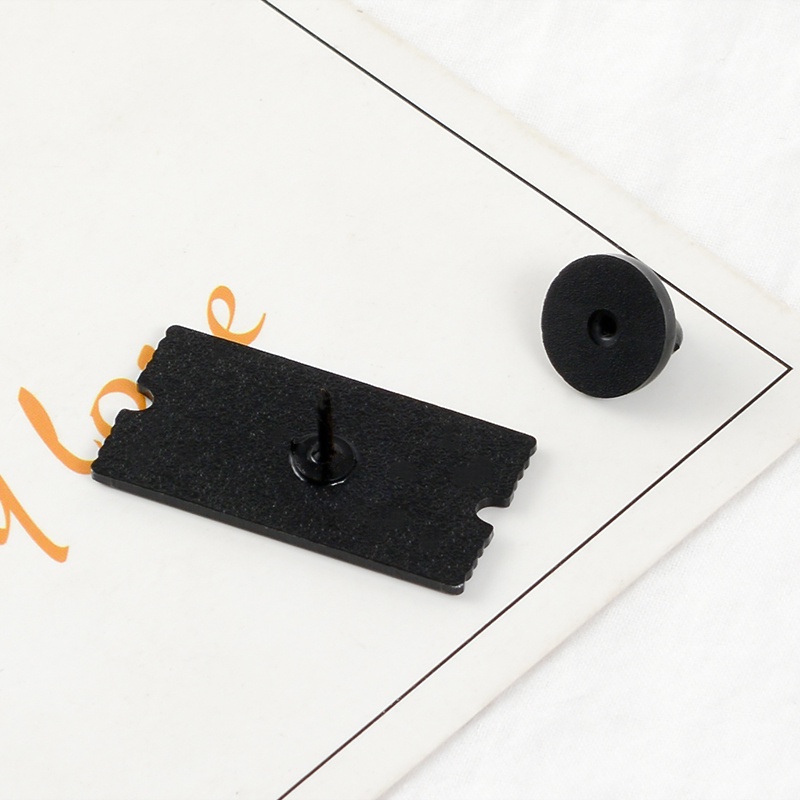 Huy Hiệu Cài Áo Hình Vé Máy Bay Màu Đỏ Đen Ngộ Nghĩnh