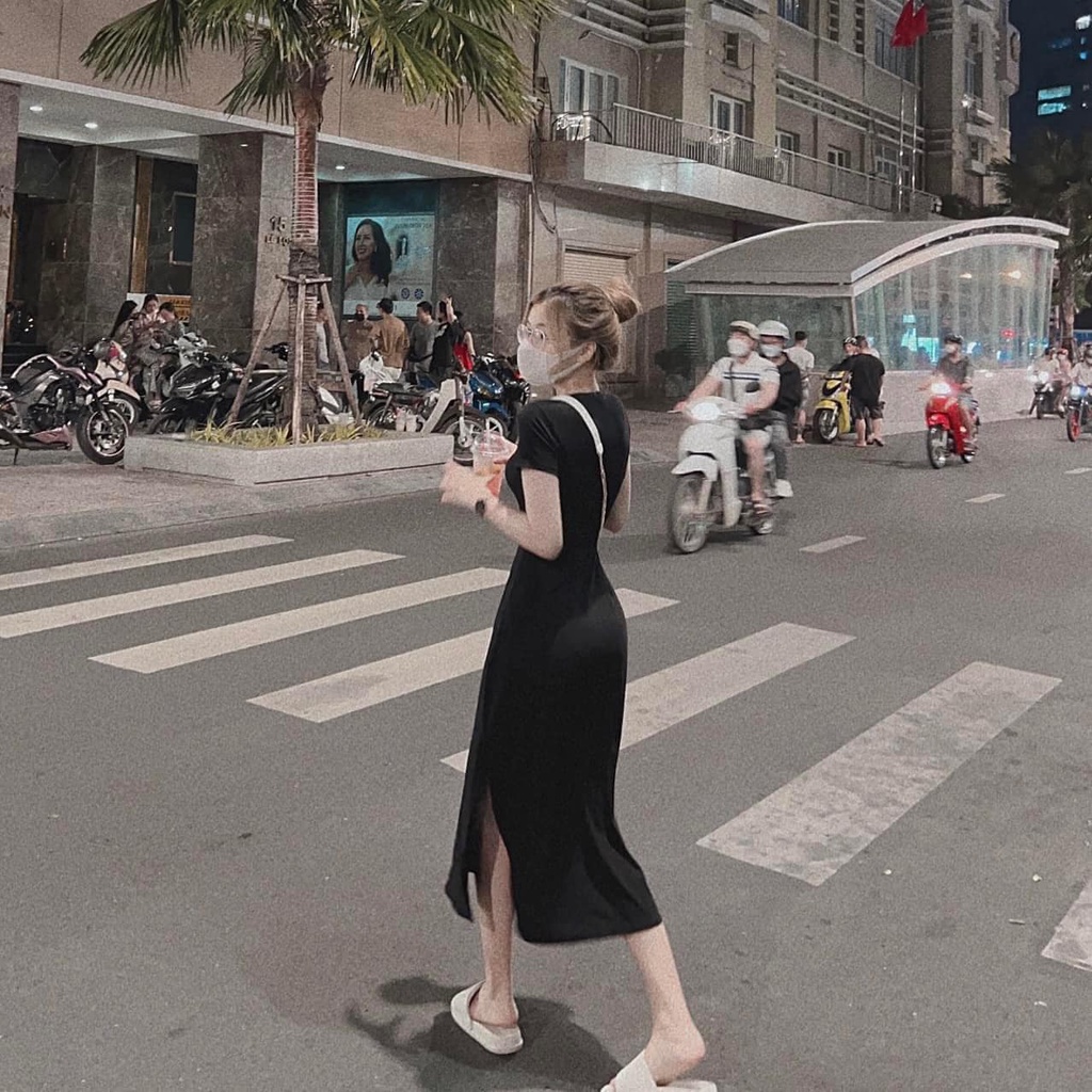 Đầm body midi đen thun gân nữ tay ngắn cổ U xẻ tà sexy NÀNG CLOSET