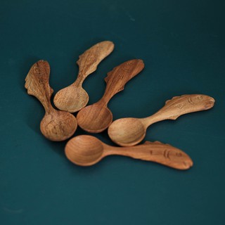 Muỗng gỗ handmade - Hình con cá cho bé