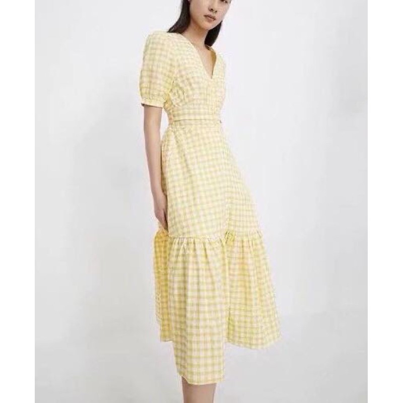 Đầm kẻ caro Urban Revivo xuất dư.