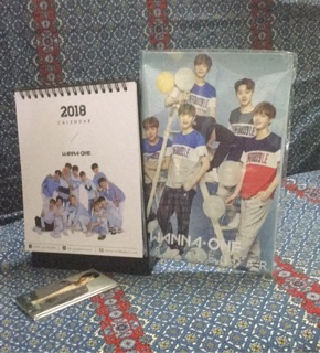 Lịch để bàn Wanna one