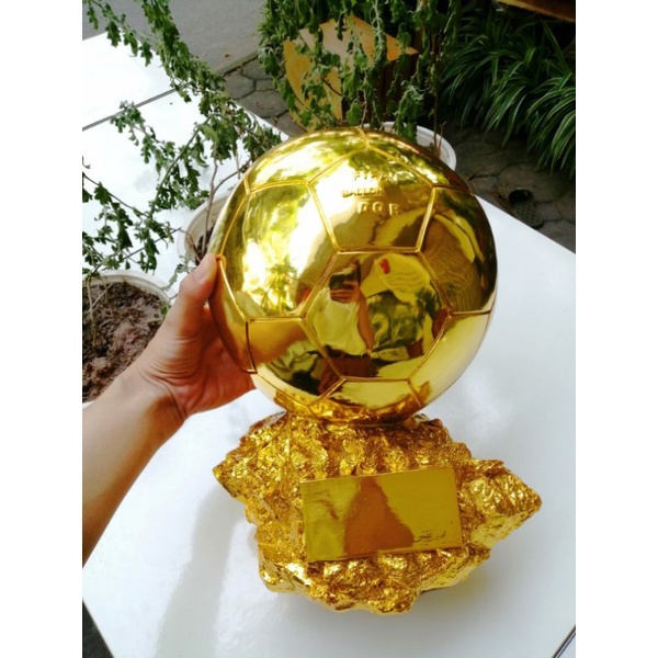 Mô hình cup quả bóng vàng