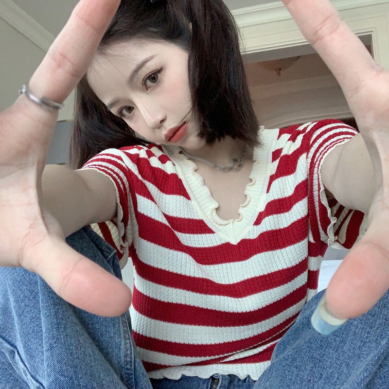 Áo Dệt Kim Ngắn Tay Cổ Chữ V Form Ôm Họa Tiết Kẻ Sọc