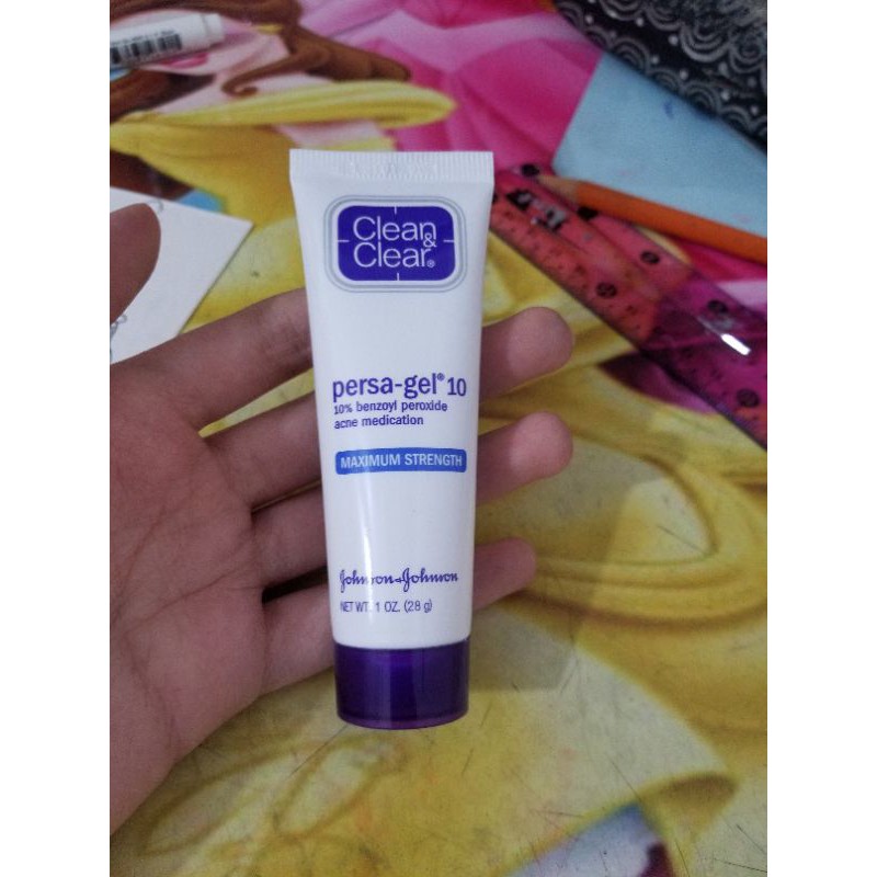 Chấm mụn Benzoyl Peroxide 10% của nhà Clean&Clear
