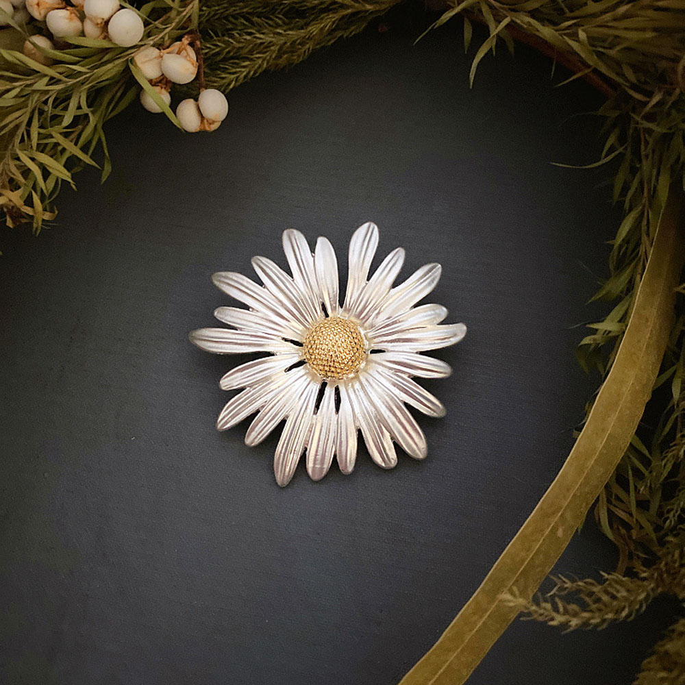 SOMEDAYZL Elegant Brooch Pin Plant Collar Accessories Fashion Jewelry Best Gift Daisy Women Man Flowers Metal Vintage Suit Scarf Clip