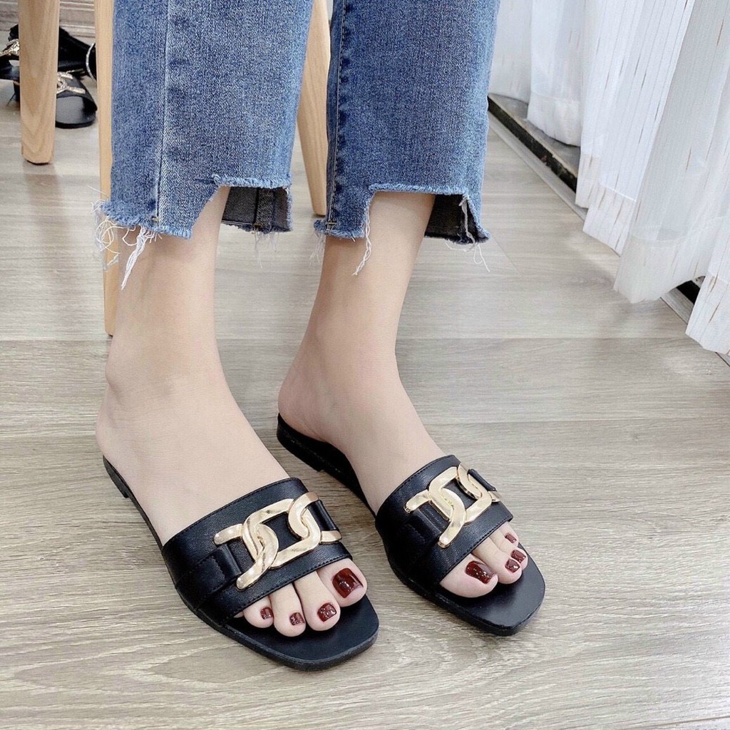 Dép đi biển xinh xắn