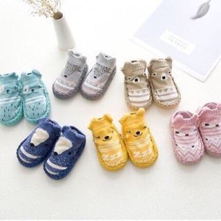 Giày tập đi cho bé size 9-24 month.