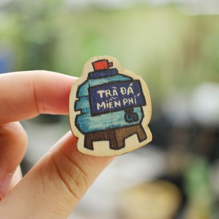 Huy hiệu gỗ Trà đá Miễn phí - PN050