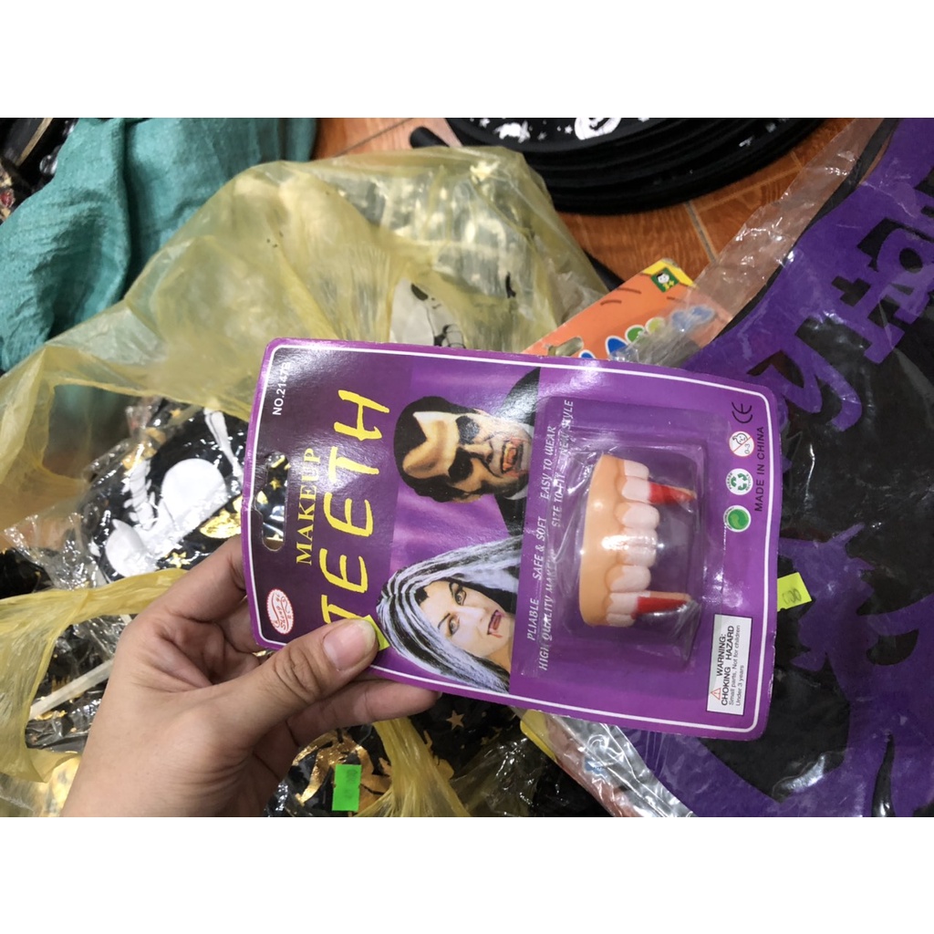 Răng giả hóa trang Halloween