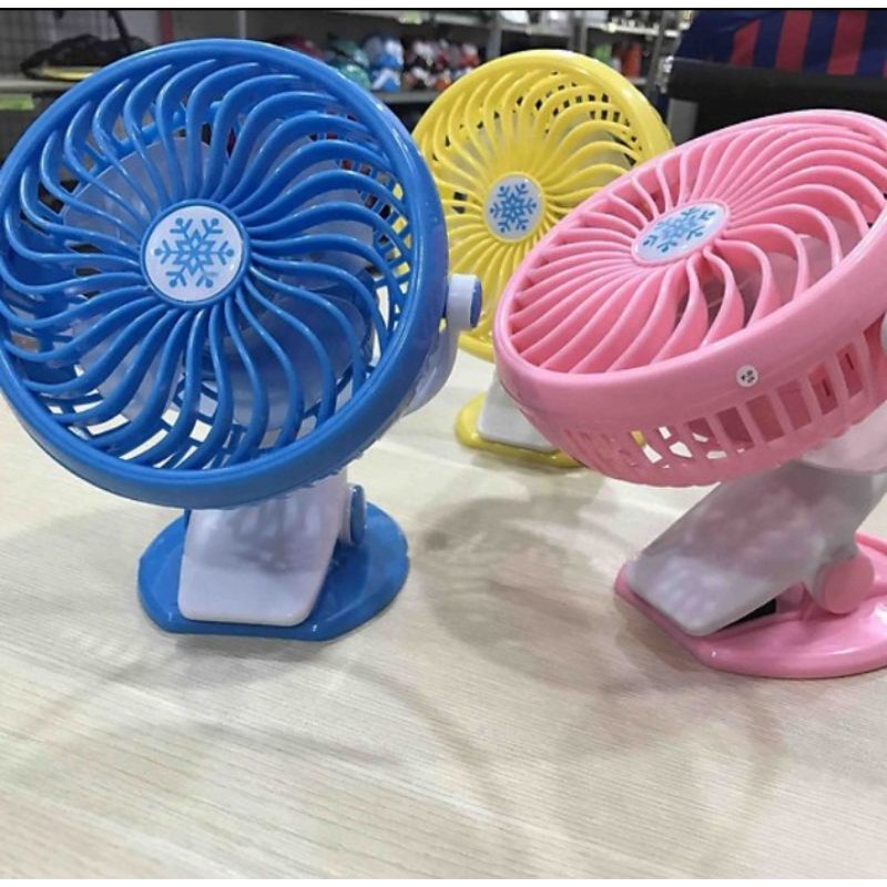 Quạt Kẹp Bàn tích điện mini.