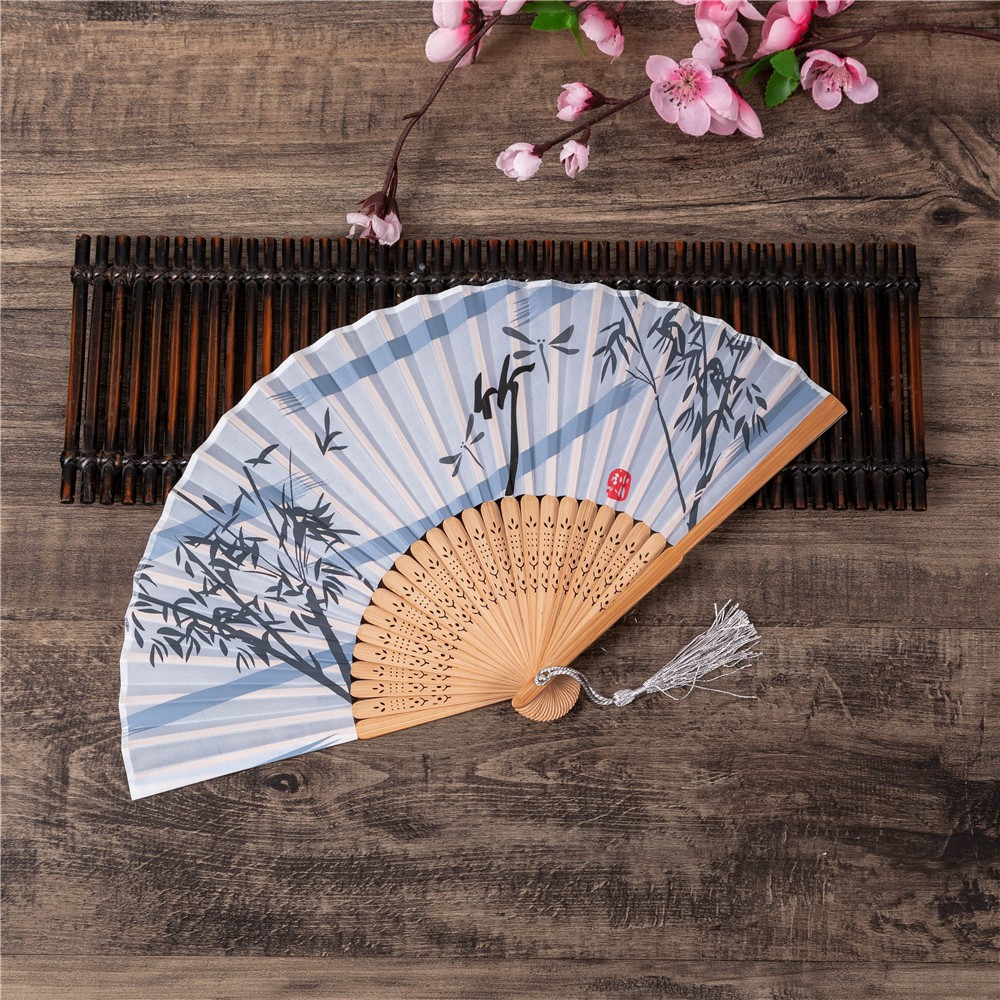 Quạt cổ trang Trung Quốc, quạt lụa xếp cầm tay Trúc đen