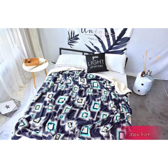 Chăn lông cừu mẫu mới ( tặng 1 quần tất muji)