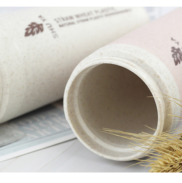 Bình nước giữ nhiệt hai lớp làm từ sợi rơm sáng tạo tiện lợi