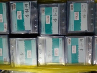 Đeo thẻ học sinh (cả mặt và dây)