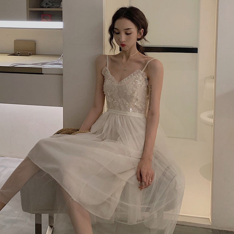 Đầm Cổ Chữ V Màu Đen Đính Kim Sa Lấp Lánh Phong Cách Thần Tiên | BigBuy360 - bigbuy360.vn