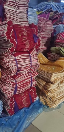 Vỏ gối satin thêu hoa