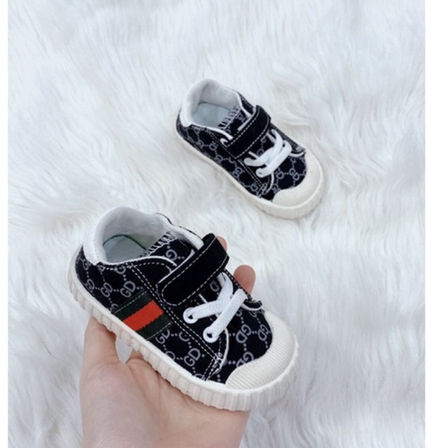 Giày thể thao bé trai tập đi size 20-25 viền đỏ
