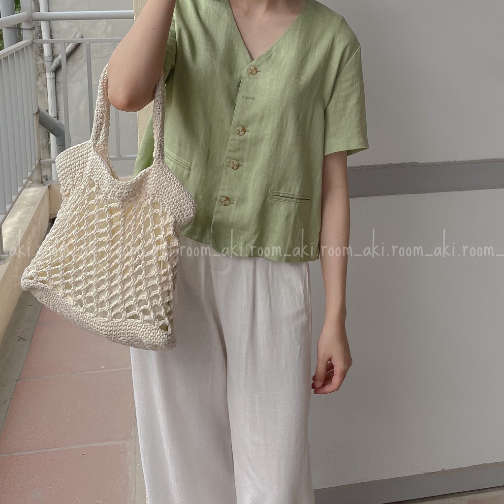 Áo linen xước cổ V cài cúc dáng ngắn chất mỏng nhẹ