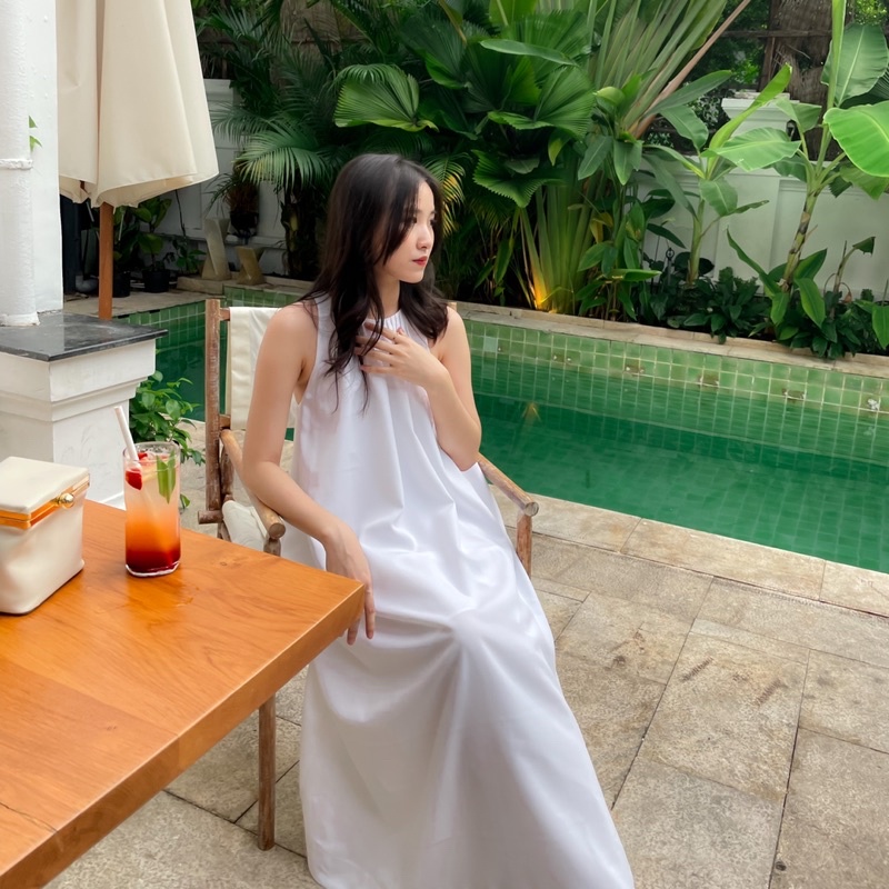 Đầm suông dài cổ xếp trước và sau xòe rộng Lotus dress - Miahou Closet