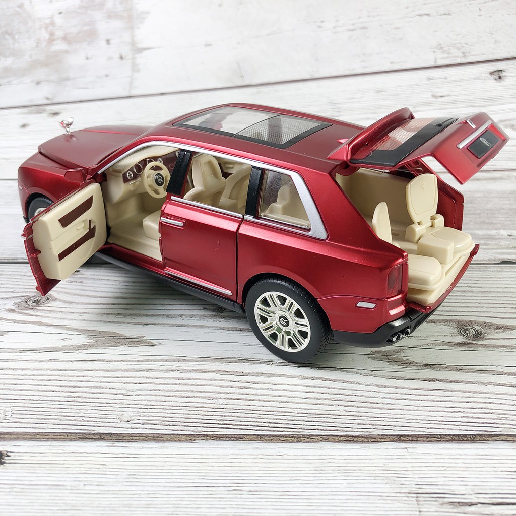 Xe mô hình tỉ lệ 1:24 Rolls Royce Cullinan hợp kim cao cấp, tinh xảo như xe thật