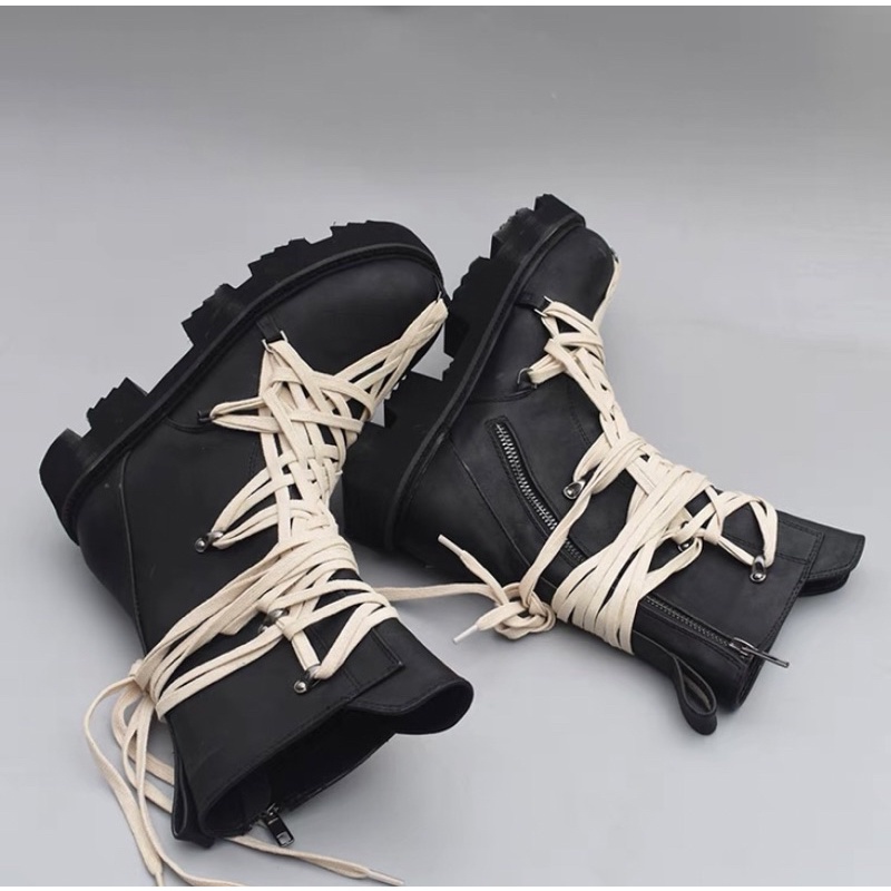 Giày boots nữ đế bằng phong cách GOTHIC