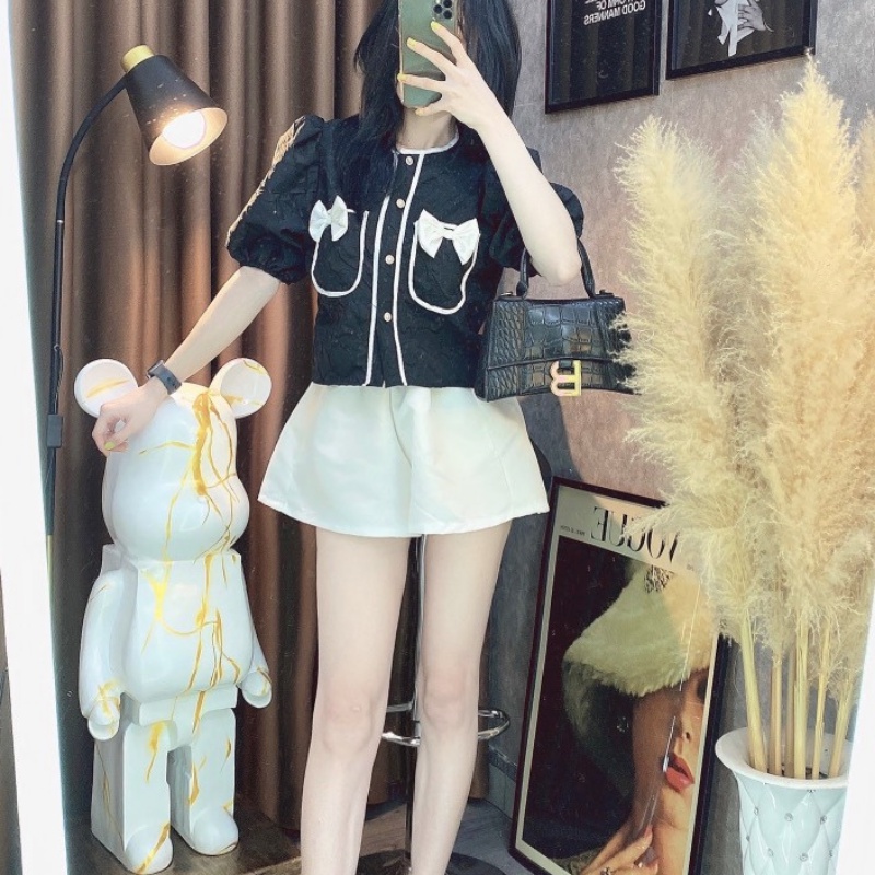 Áo xốp vân hoa nổi dáng croptop tay bồng cúc ngọc tiểu thư sang chảnh nơ túi ngực thời trang DUMI