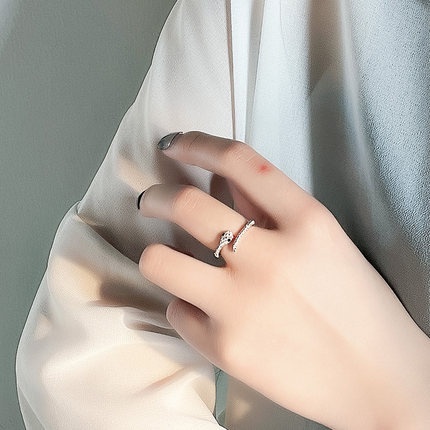 Nhẫn hở hình rắn trắng đính đá xinh xắn thời trang