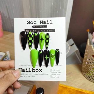 Nail box vẽ sọc caro