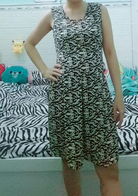 Đầm size S-M thanh lý .mới nguyên tag, miễn trả giá